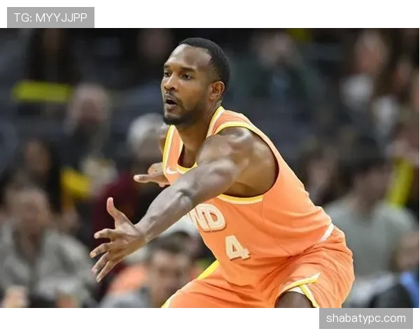 埃文·莫布里挡拆制造错位拉开内线得分差距