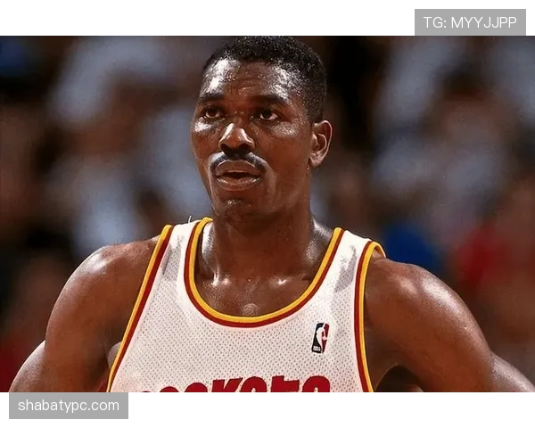 哈基姆·奥拉朱旺篮下脚步对比乔丹体现更高效率与得分多样性