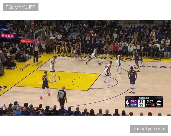 无球跑位牵制库里 提升队友三分命中