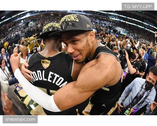 米德尔顿无球跑动胜上季 为字母哥拉开投篮空间